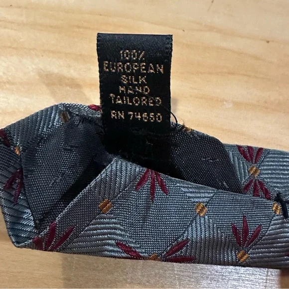 Audrey Buckner Gray and Red Geometric Silk Tie - Picture 5 of 5